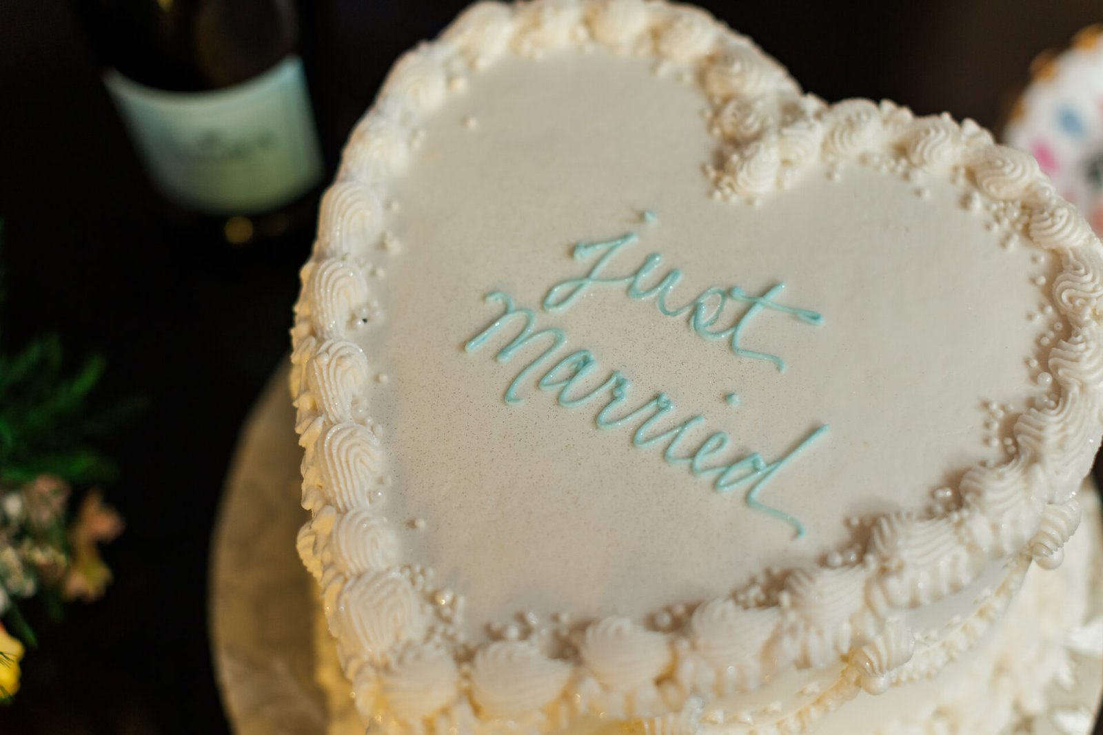 heart shape vintage elopement cake for your new Orleans elopement